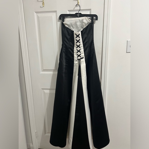 Stunning evening gown! - Picture 2 of 3